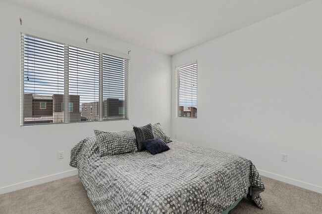 Building Photo - Luxurious Home in Henderson’s Desirable 89052 Community!