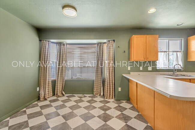 Building Photo - 1328 S 1550 E