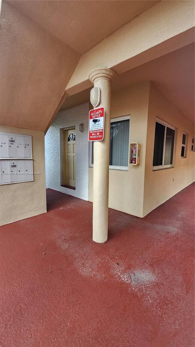 Building Photo - 505 S Ocean Dr