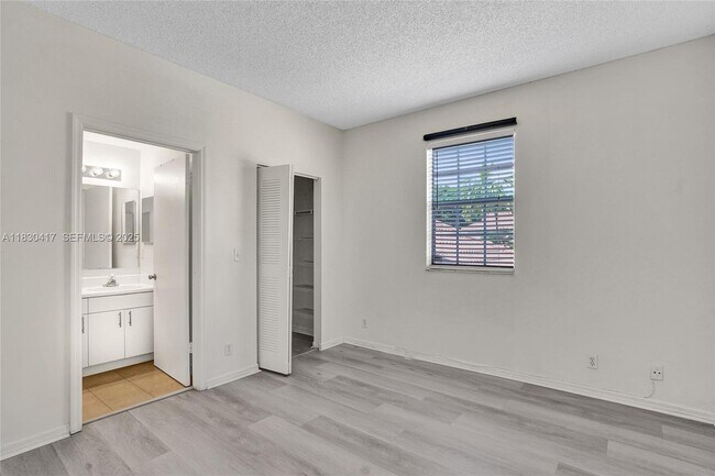 Building Photo - 1210 Sorrento Dr