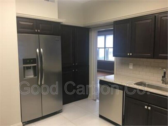 Building Photo - 73 Saranac Ave