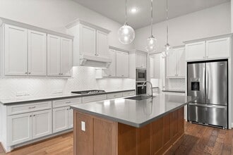 Building Photo - 40 Venetia Grove Dr