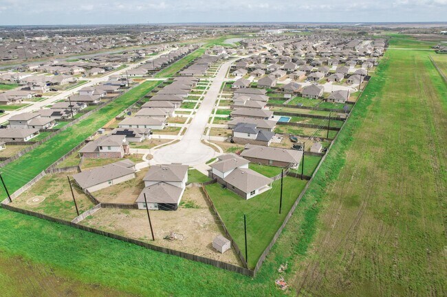 Building Photo - 14506 Rain Tree Dr