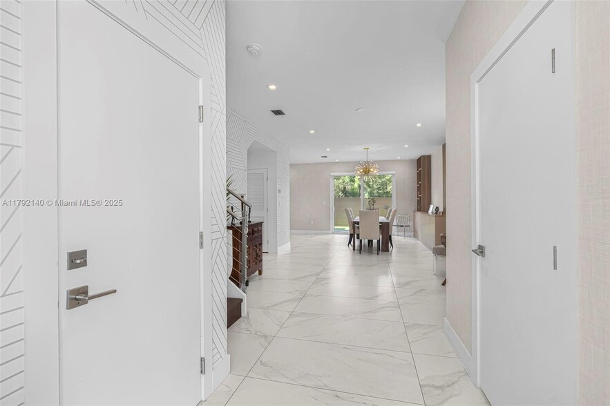 Building Photo - 10373 NW 68th Ter