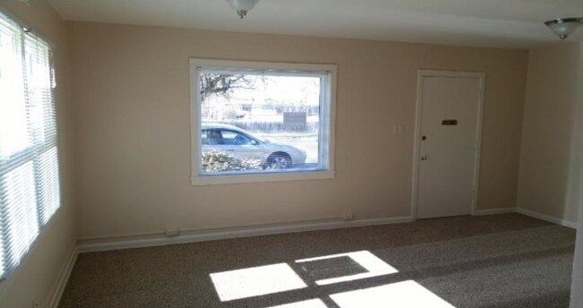 Building Photo - 632 N 5th E St