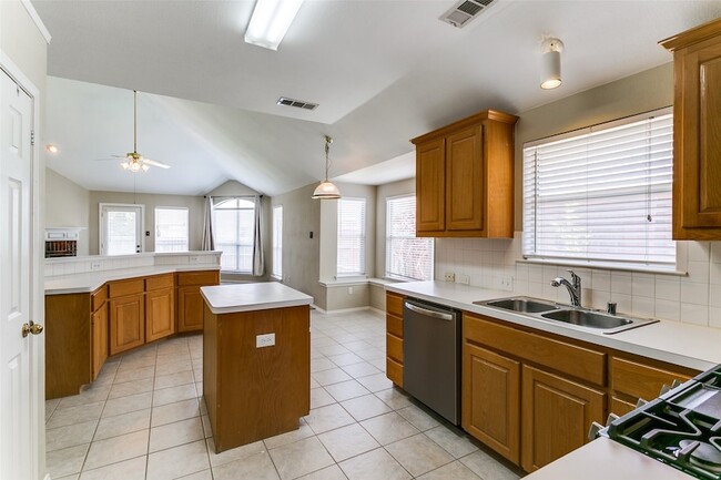Building Photo - 3914 Randall Ln