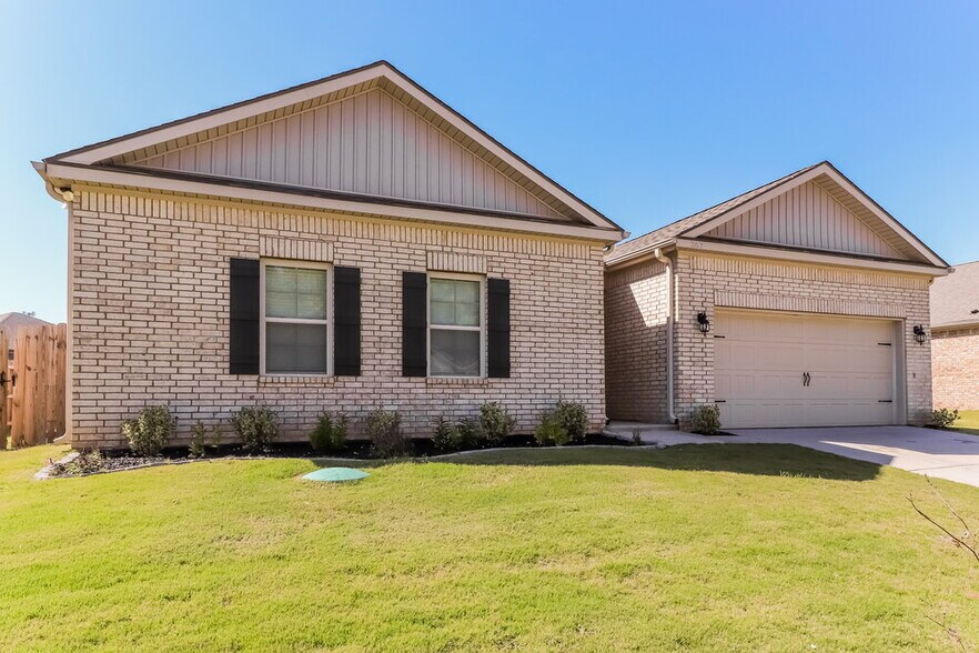 Building Photo - 267 Vivian Way