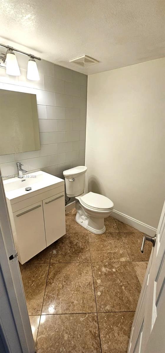 Building Photo - 3745 NE 171 St