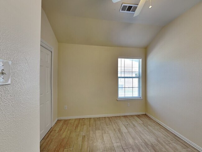 Building Photo - 3914 Sonora Ave