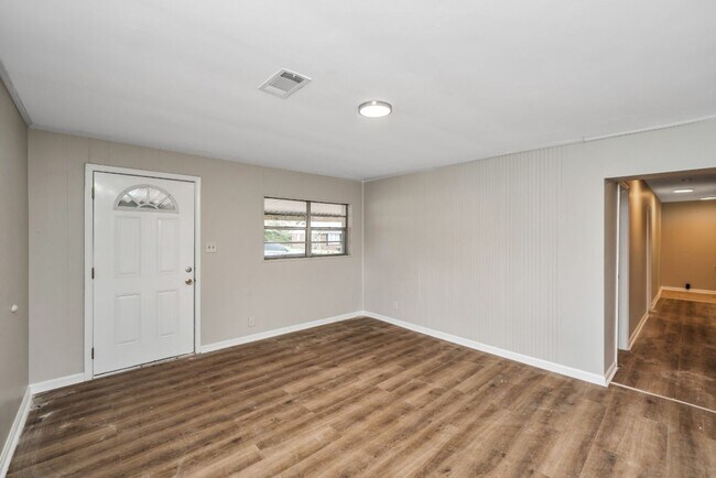 Building Photo - Renovated 4-Bed Home in Pleasant Grove!