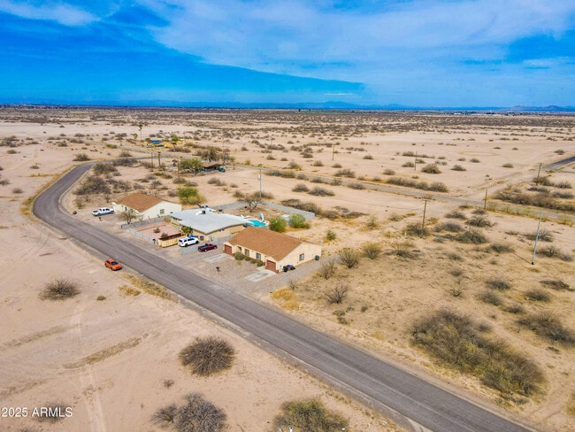 Building Photo - 4205 N Montezuma Dr