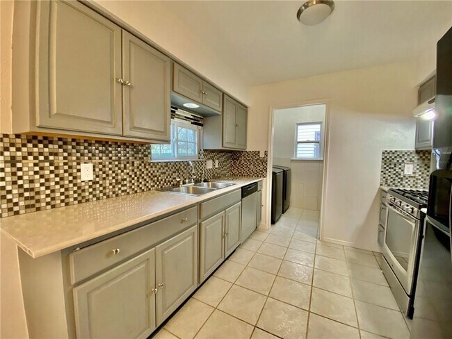 Building Photo - 2311 Dovehill Dr