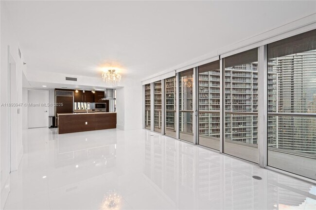 Building Photo - 495 Brickell Ave