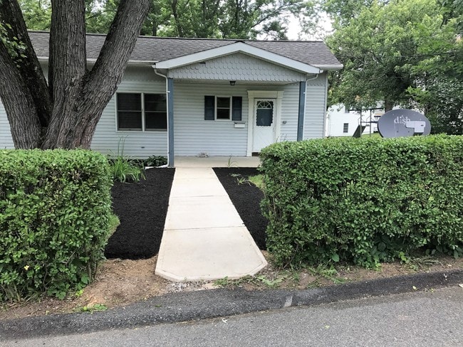 20 Mozart front view - 18 Mozart Ave