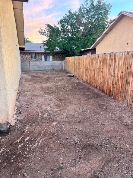 Building Photo - 707 Luna Rd SW