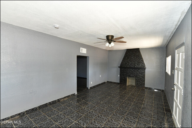 Building Photo - 4425 La Luz Ave