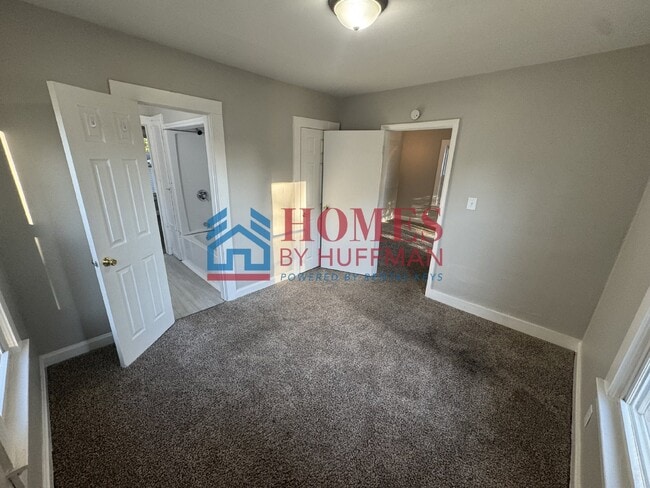 Building Photo - Two Bedroom | Garage | Move In Ready
