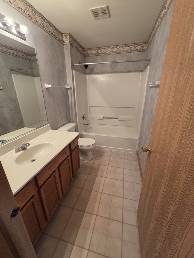 Building Photo - 2125 Silverstone Dr