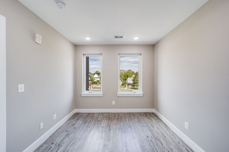 Building Photo - 1617 Rhode Island Ave NE