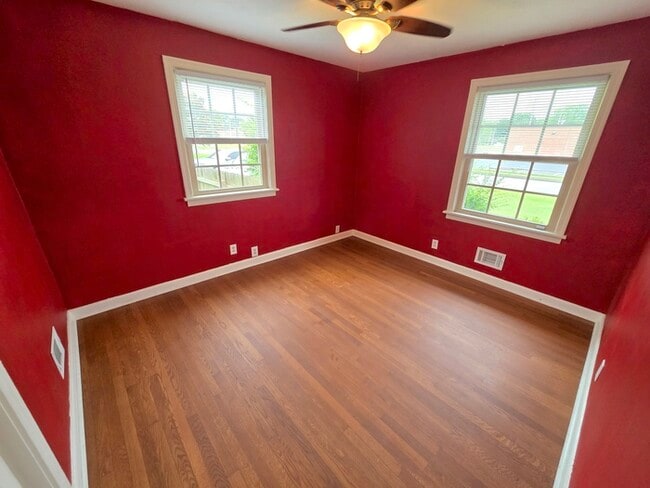 Building Photo - Charming 4-Bedroom Brick Ranch in Virginia...