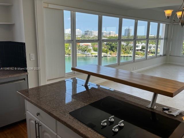 Building Photo - 9100 W Bay Harbor Dr