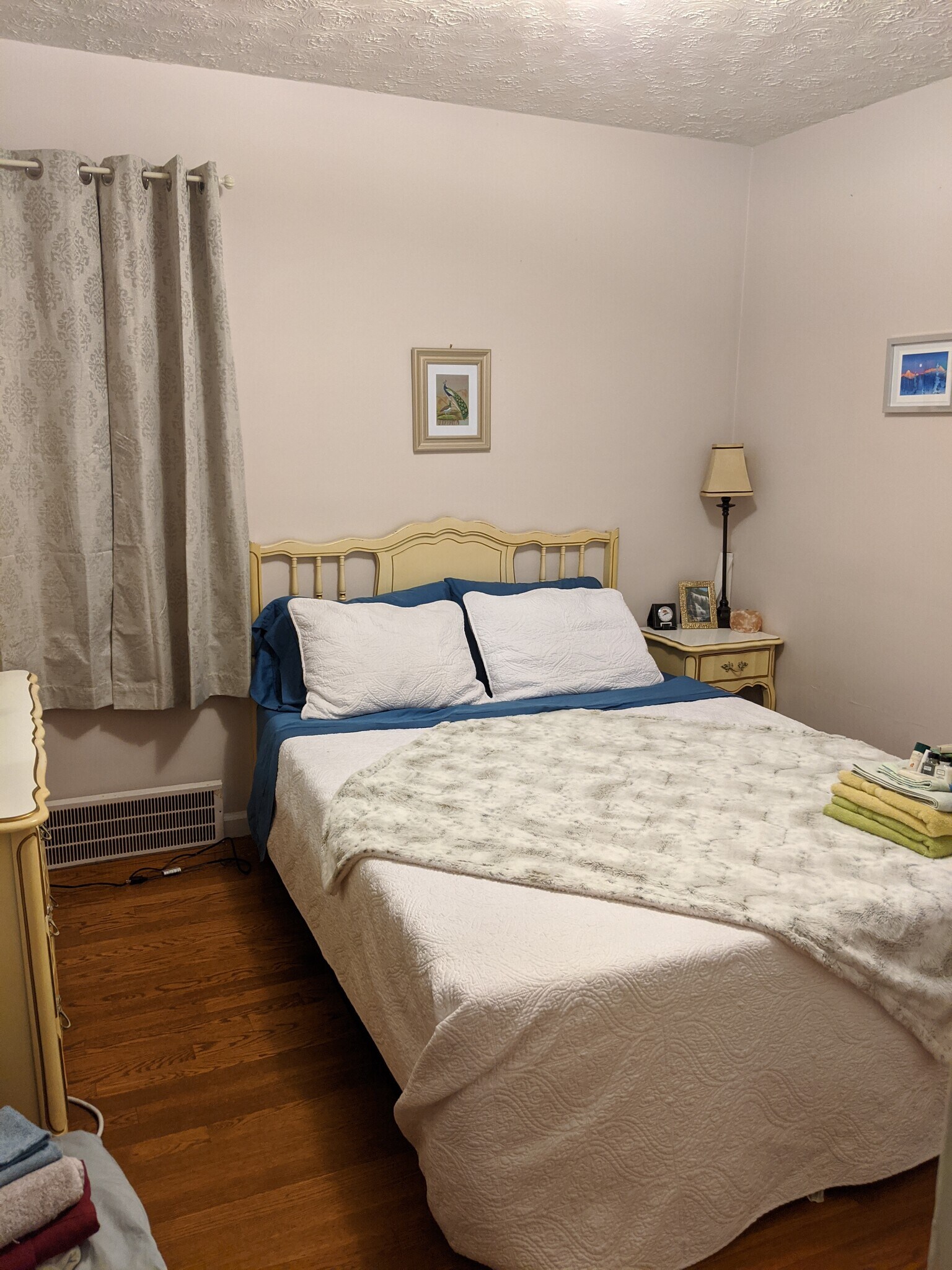 Building Photo - 821 Stanley St