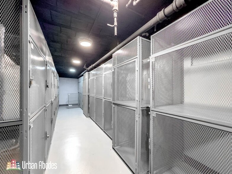 Building Photo - 503 W Belmont Ave