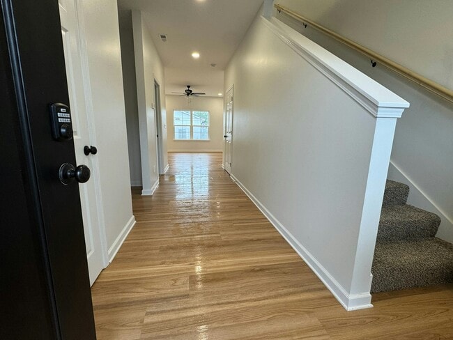 Building Photo - 219 Cambria St