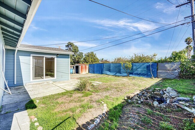 Building Photo - Beautifully Renovated 4 Bedroom Home with 3 Full Bathrooms!