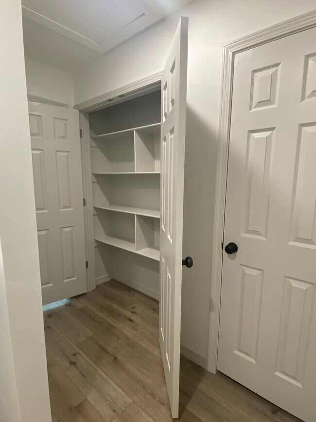 Building Photo - 416 E G St