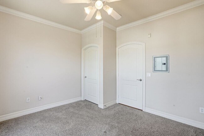 Building Photo - Beautifully upgraded 1 Bdrm, 1 Bath w/larg...