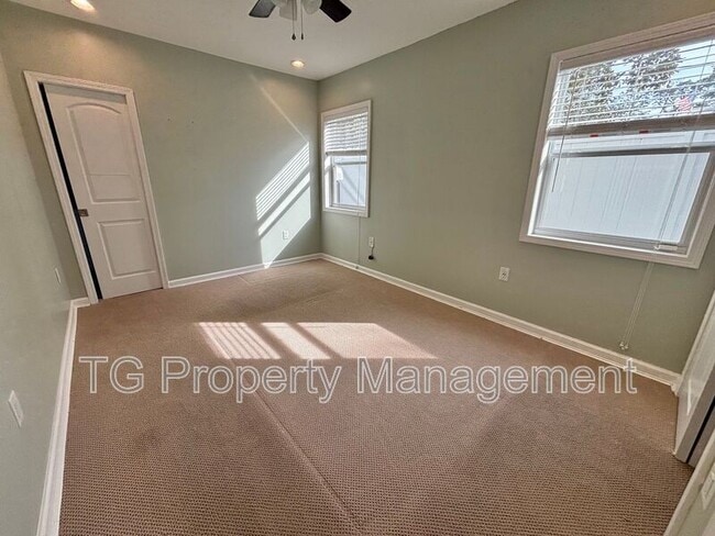 Building Photo - 14046 Aldridge Rd N