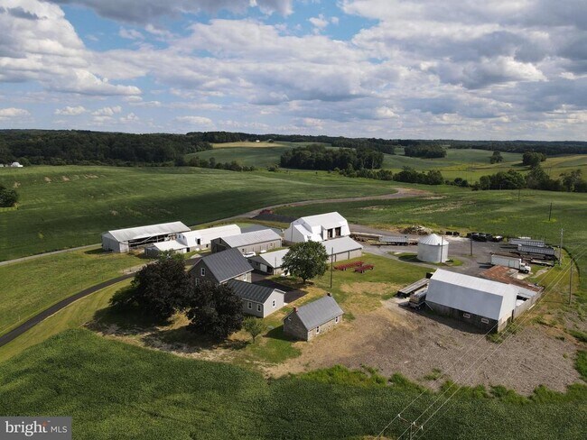 Building Photo - 8358 Woodville Rd