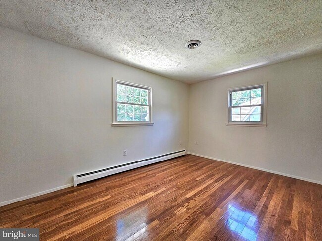 Building Photo - 4123 Glendale Rd