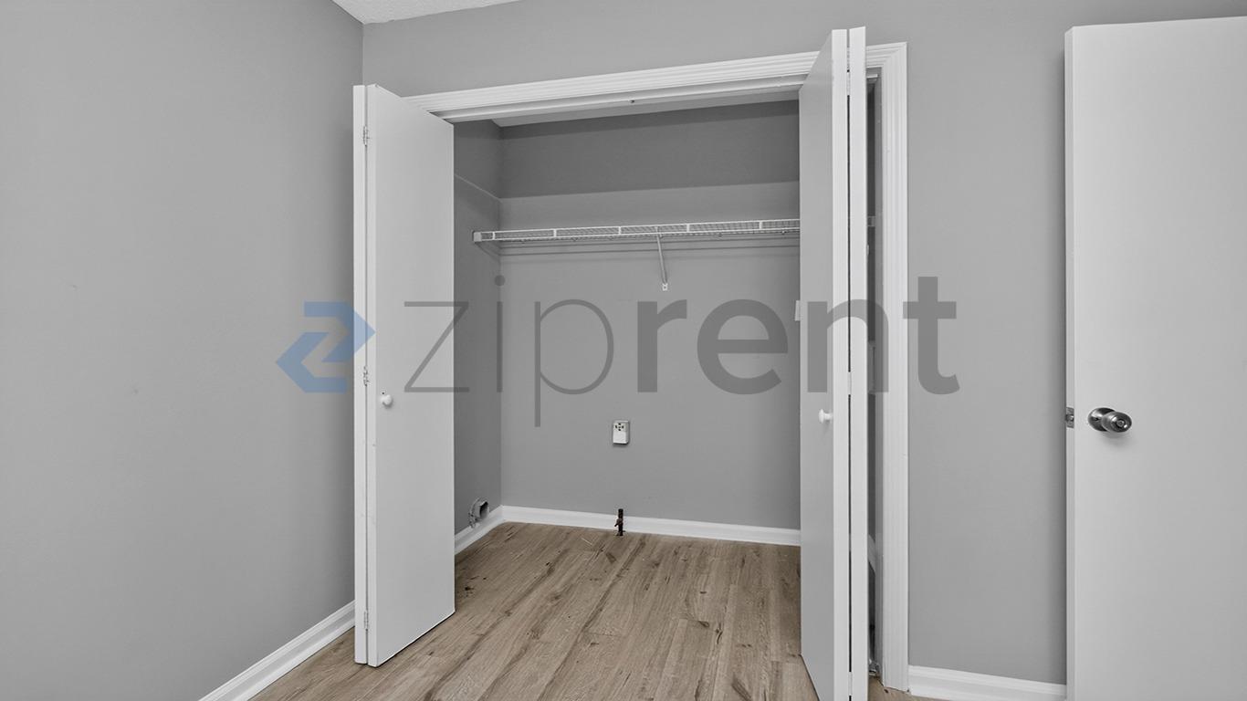 Building Photo - Unit