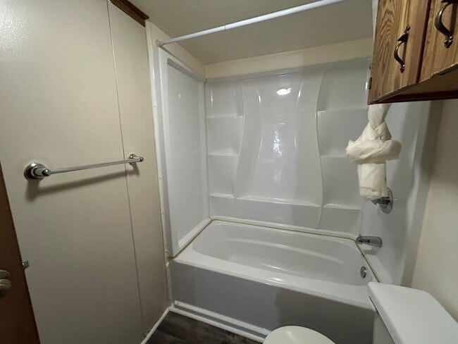 Building Photo - 3 Bed 2 Bath Mobile Home W/ Many Amenities...