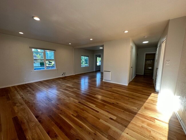 Building Photo - 6815 Lower Ridge Rd