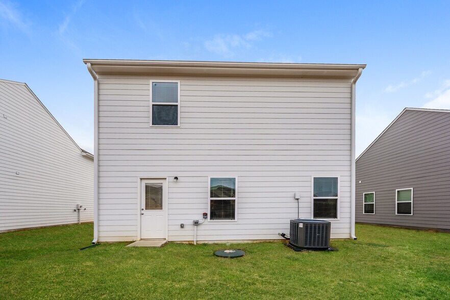 Building Photo - 525 Clover Cir