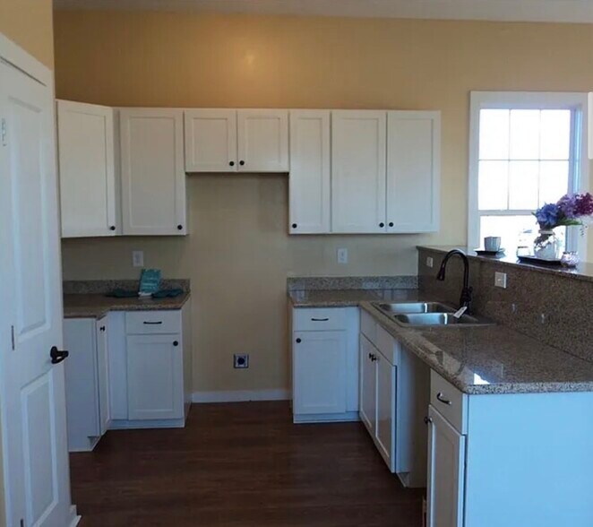 Kitchen - 1938 Flood St