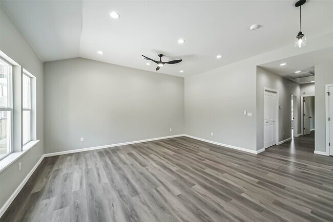 Building Photo - 3007 Bringhurst St