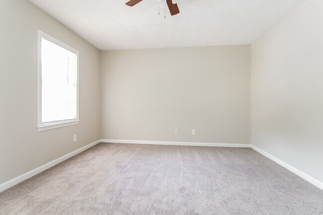 Building Photo - Roomy 3BR 1.5 spacious duplex to lease!