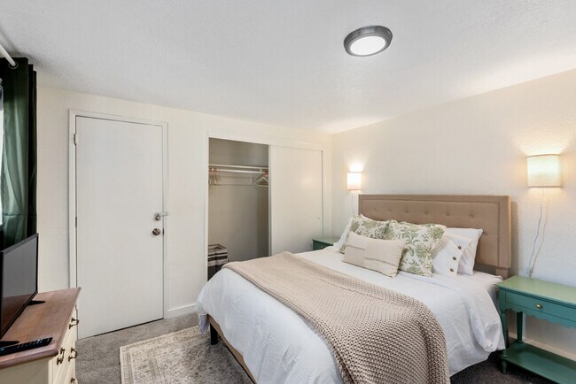 Building Photo - 838 SE Tacoma St