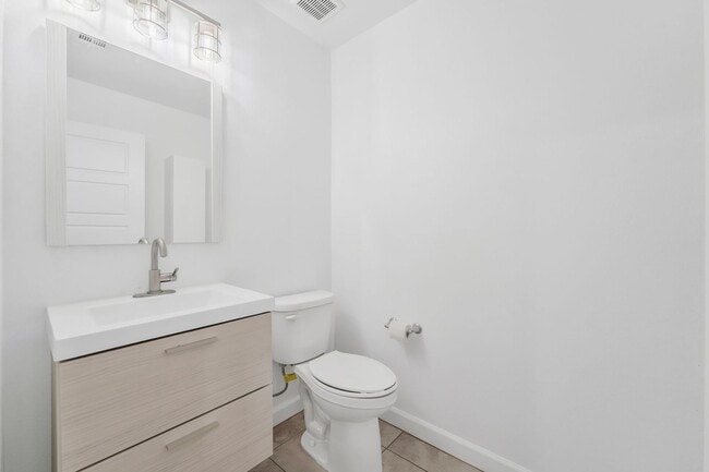 Building Photo - Modern Cadence Living with Designer Upgrades & Resort-Style Amenities!