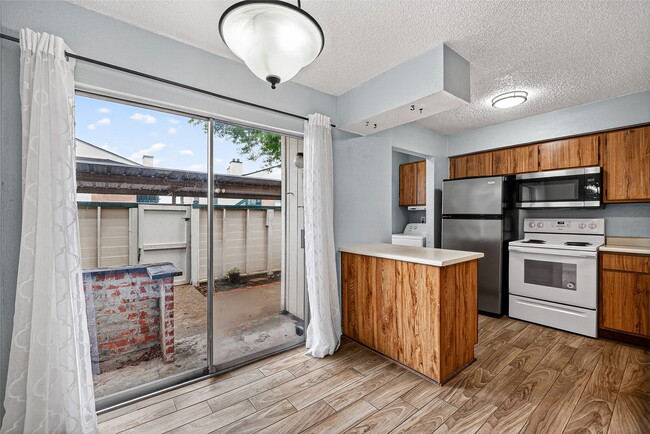 Building Photo - 250 El Dorado Blvd