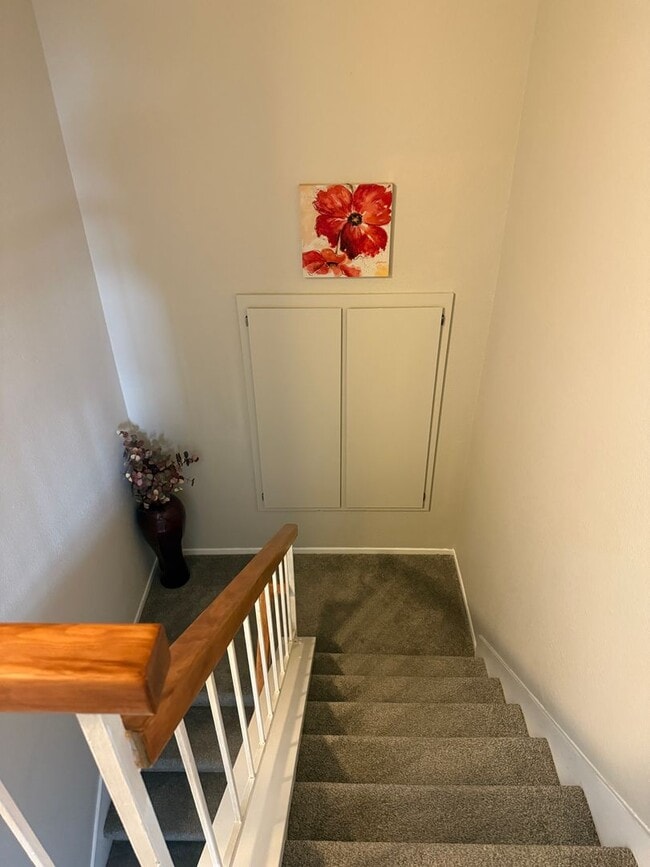 Building Photo - Updated 3 Bedroom 2.5 Bath 2 Story Condo F...