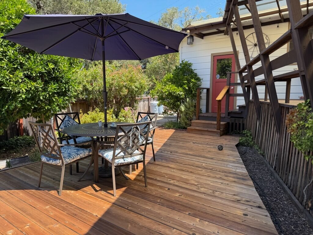 Back deck in Backyard - 562 Larita Dr