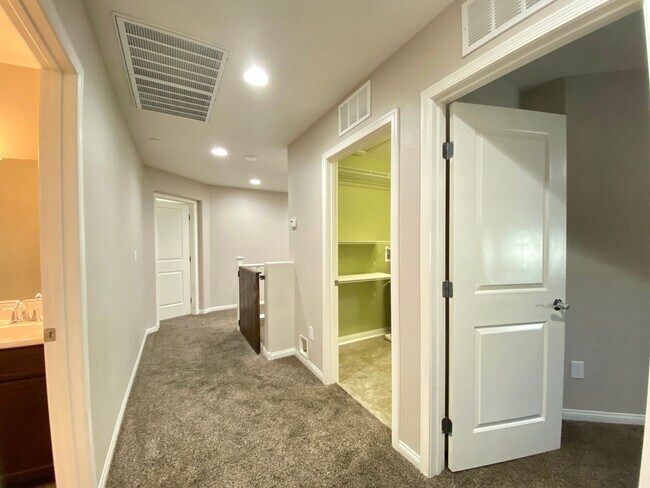 Building Photo - 3621 Vino Biano Ave