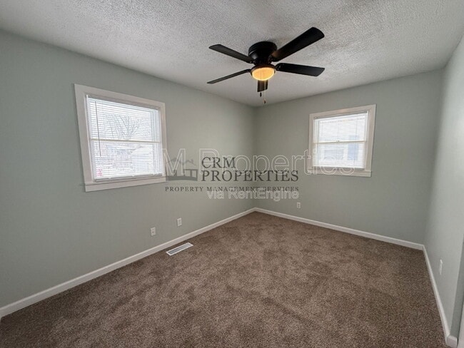 Building Photo - 800 Maumee Dr