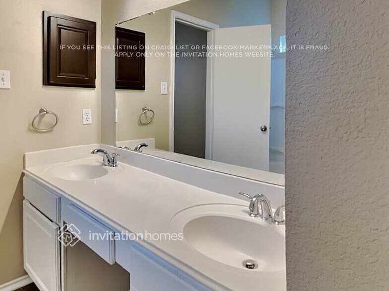 Building Photo - 1304 White Dove Ln