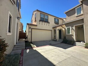 Building Photo - Available Soon!! Gorgeous 5 Bedroom in Elk Grove!!